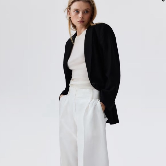 H&M Jackets & Blazers - H&M Black Blazer with Notched Lapel and Relaxed Fit Work Girlboss Edgy Classy